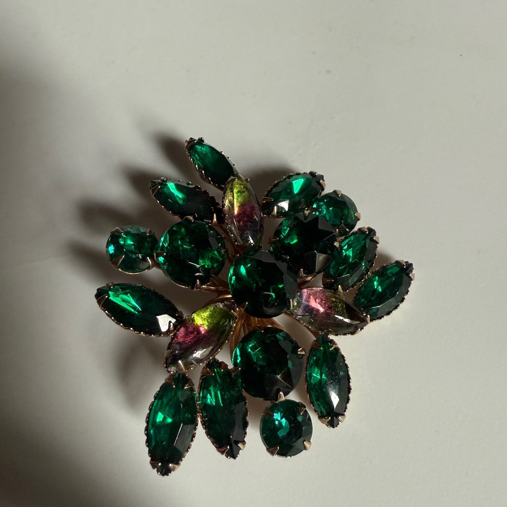 Elegant Green Gemstone Brooch